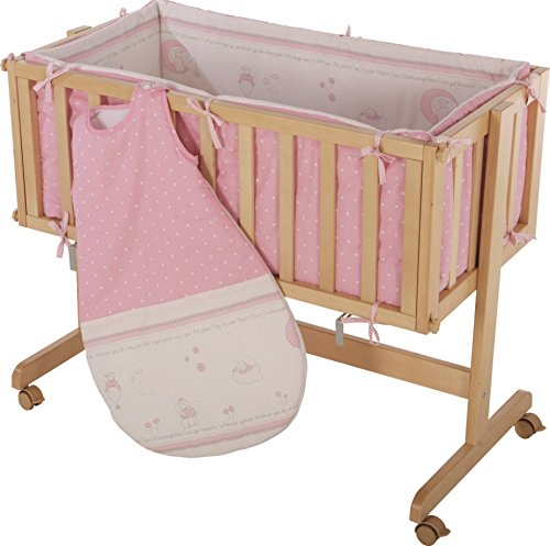 Cuna de colecho roba 'Room & Craddle', ajustable a la cama de los padres y utilizable como cuna normal, fabricada en madera, acabado natural. Incluye vestiduras de la coleccion textil 'Lucky angel rosa'.