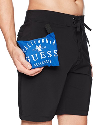Guess Impresión De La Insignia Allover Natación Pantalones Cortos De Hombres En Una Bolsa De Transporte Negra Pequeño