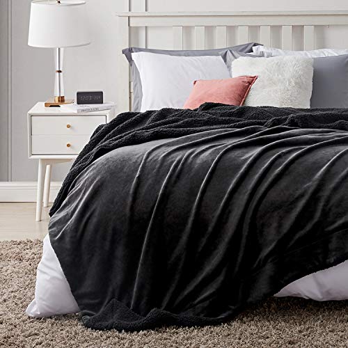 Hansleep Manta Reversible de Franela Sherpa, 130x165 cm Manta Polar para Sofá Cama, 100% Microfibra Cepillada Extra Suave Transpirable - Mantas de Pelo Cálida Acogedor, Gris Oscuro