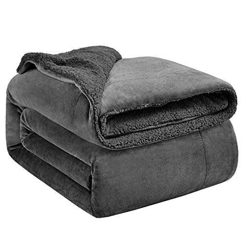 Hansleep Manta Reversible de Franela Sherpa, 150x200 cm Manta Polar para Sofá Cama, 100% Microfibra Cepillada Extra Suave Transpirable - Mantas de Pelo Cálida Acogedor, Gris Claro