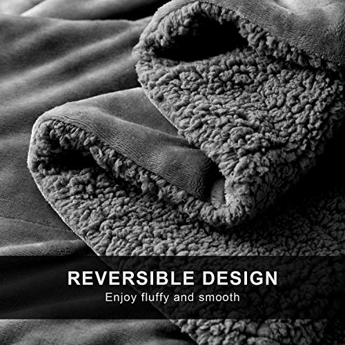 Hansleep Manta Reversible de Franela Sherpa, 150x200 cm Manta Polar para Sofá Cama, 100% Microfibra Cepillada Extra Suave Transpirable - Mantas de Pelo Cálida Acogedor, Gris Claro