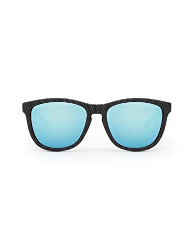 HAWKERS Gafas de Sol ONE Carbono, para Hombre y Mujer, con Montura Negra Mate con Trama y Lente Azul Claro Efecto Espejo, Protección UV400