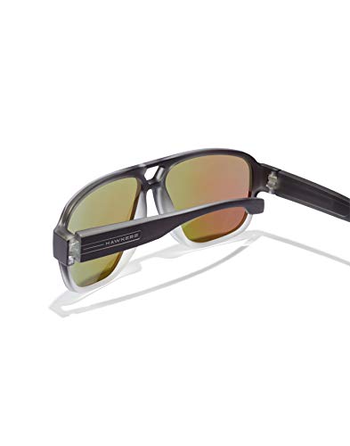 HAWKERS · Gafas de Sol Steezy Emerald, para Hombre y Mujer, estilo solid aviator con montura bicolor en negro y blanco translúcido y lentes iridiscentes esmeralda, Protección UV400