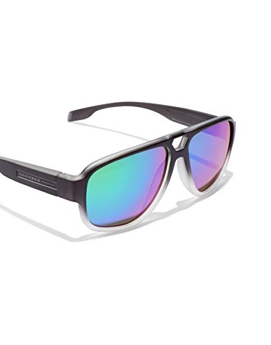 HAWKERS · Gafas de Sol Steezy Emerald, para Hombre y Mujer, estilo solid aviator con montura bicolor en negro y blanco translúcido y lentes iridiscentes esmeralda, Protección UV400