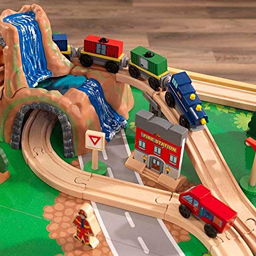 KidKraft- Set de tren y mesa de actividades de juguete, de madera, para niños, juego clásico de actividades ferroviarias con accesorios incluidos (120 piezas) Adventure , Color Multicolor (18025)