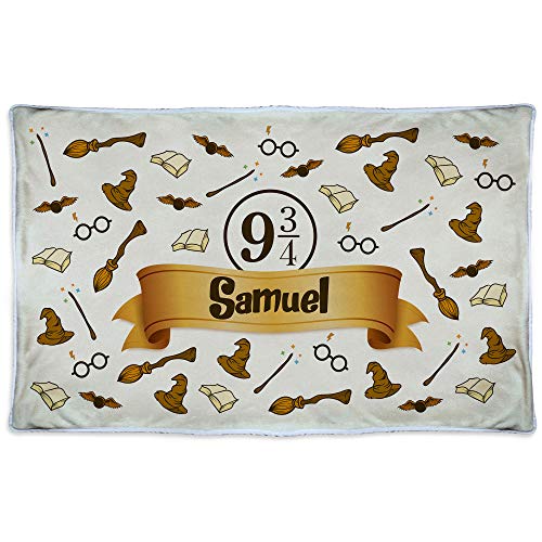 LolaPix Manta Harry Potter Personalizada con Nombre/Texto. Varios Tamaños. Regalos Frikis Personalizados. Manta Polar Personalizada. Tejido Certificado Oeko-Tex. 125x190cm. Manta Cálida Harry
