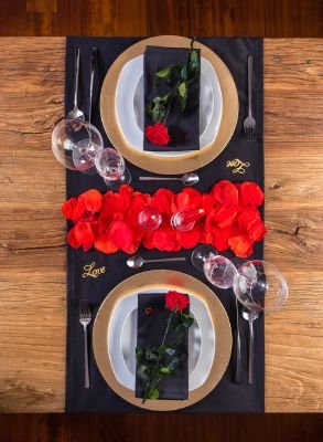 LOVERSpack Romantic Pack Hathor Negro/Dorado - con Este Pack romántico podrás Decorar tu Mesa y sorprender a tu Pareja con una Cena romántica en casa o en un Hotel. ¡Regala Momentos Especiales!