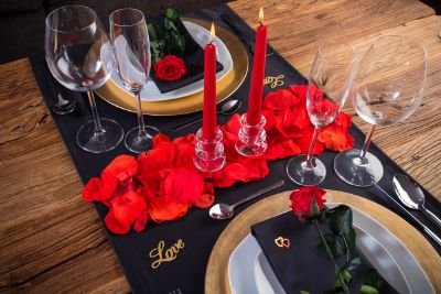 LOVERSpack Romantic Pack Hathor Negro/Dorado - con Este Pack romántico podrás Decorar tu Mesa y sorprender a tu Pareja con una Cena romántica en casa o en un Hotel. ¡Regala Momentos Especiales!