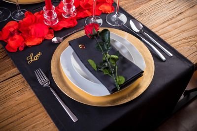 LOVERSpack Romantic Pack Hathor Negro/Dorado - con Este Pack romántico podrás Decorar tu Mesa y sorprender a tu Pareja con una Cena romántica en casa o en un Hotel. ¡Regala Momentos Especiales!