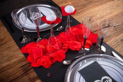 LOVERSpack Romantic Pack Qadesh - con Este Pack romántico podrás Decorar tu Mesa y sorprender a tu Pareja con una Cena romántica en casa o en un Hotel. ¡Regala Momentos Especiales!