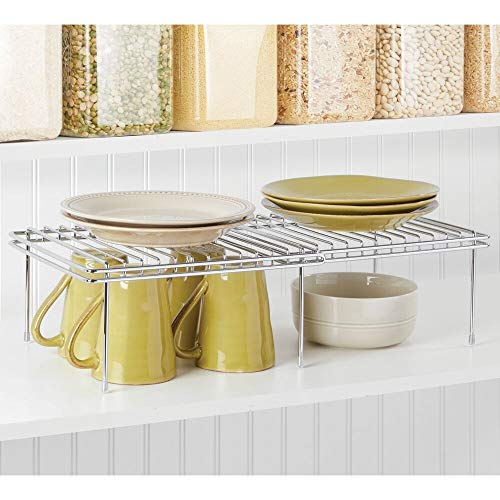 mDesign accesorios para interiores de armarios de cocina – Práctica balda extensible de metal para ampliar el espacio – Estante para platos antideslizante – plateado