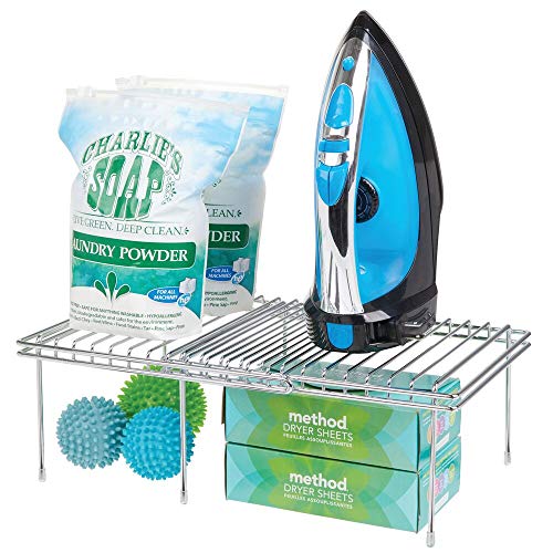 mDesign accesorios para interiores de armarios de cocina – Práctica balda extensible de metal para ampliar el espacio – Estante para platos antideslizante – plateado