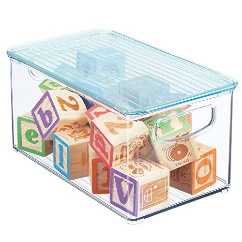 mDesign Caja para juguetes con tapa para habitación infantil – Cestas organizadoras con prácticas asas – Espacioso contenedor plástico sin BPA para artículos de bebé – azul/transparente