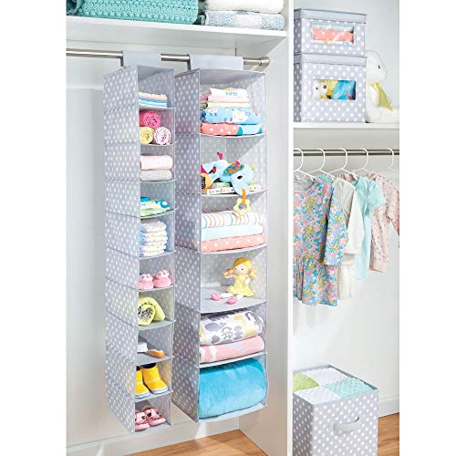 mDesign Estantería de tela colgante con 10 baldas – Organizador de ropa para ahorrar espacio – Ideal en la habitación infantil, para accesorios de bebé, pañales, etc. – Tela de lunares – gris/blanco