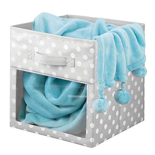mDesign Juego de 4 cajas organizadoras de tela – Organizador de armario para ropa de bebé, mantas, etc. – Caja de almacenaje de lunares con asa y ventanilla – lunares gris/blanco