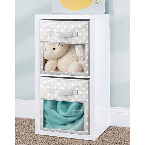 mDesign Juego de 4 cajas organizadoras de tela – Organizador de armario para ropa de bebé, mantas, etc. – Caja de almacenaje de lunares con asa y ventanilla – lunares gris/blanco