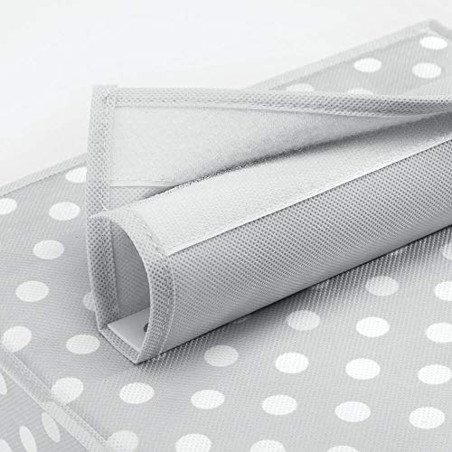 mDesign Organizador colgante – Organizador para ropa y zapatos con 16 compartimentos, ideal para el cuarto de los niños – Armario de tela con alegre diseño de puntos – gris/blanco