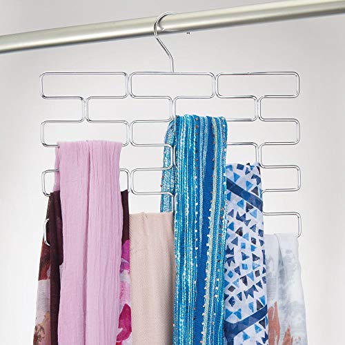 mDesign Percha para pañuelos – Colgador de pañuelos, chales, bufandas y fulares con 18 compartimentos – Organizador de accesorios para ahorrar espacio en interiores de armarios – plateado