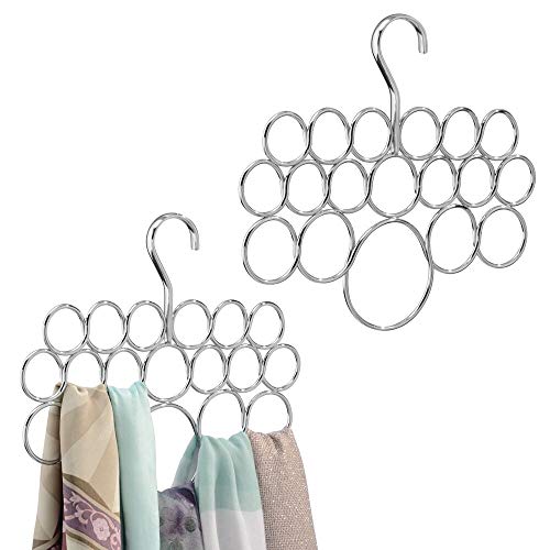 mDesign Set de 2 perchas para pañuelos – Juego de dos colgadores de pañuelos, chales, bufandas y complementos – Cada organizador de armarios tiene 18 prácticos aros – Acero plateado