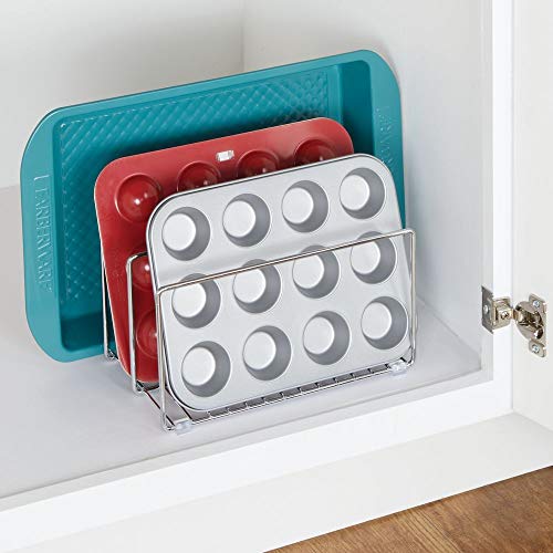 mDesign Soporte para sartenes y Tapas en Metal – Compacto Organizador de tapaderas, bandejas de Horno o Tablas de Cortar para Armario o encimera – Accesorios de Cocina para Ahorrar Espacio – Plateado