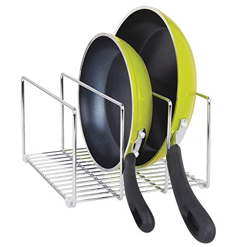 mDesign Soporte para sartenes y Tapas en Metal – Compacto Organizador de tapaderas, bandejas de Horno o Tablas de Cortar para Armario o encimera – Accesorios de Cocina para Ahorrar Espacio – Plateado