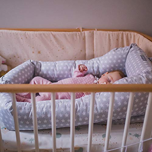 Mimuselina Cuco Nest Reductor | Cama Nido Desenfundable, Minicuna Portátil Colcheo, Reductor de Cuna, Chichonera, Cojín de Lactancia, Impermeable, Estampado Estrellas Gris, 85x52 cm