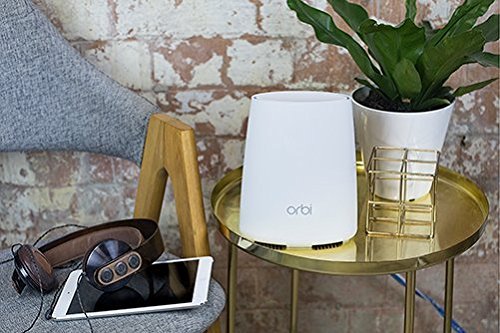 Netgear Orbi RBK40-100PES - Sistema WiFi de Red Mesh, kit de router compacto y satélite (AC2200 tribanda, cobertura de 250 metros ampliables, compatible con Alexa, instalación sencilla y segura)