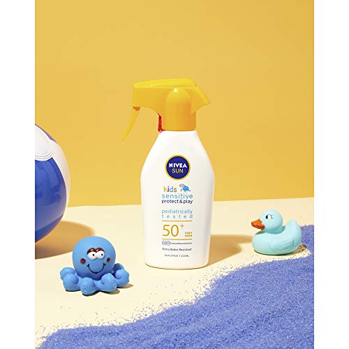 NIVEA SUN Kids Sensitive Protege & Juega Spray Pistola FP 50+, spray solar extra resistente al agua para piel sensible, protector solar para niños - 1 x 300 ml
