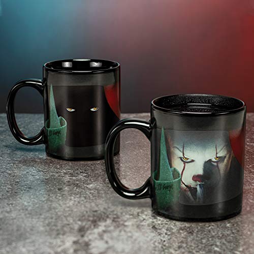 Paladone Pennywise Taza de café y té de color caliente, bebidas sensibles, color y diseño que cambia cuando hace calor, Stephen King's IT, regalo para todas las edades, cerámica