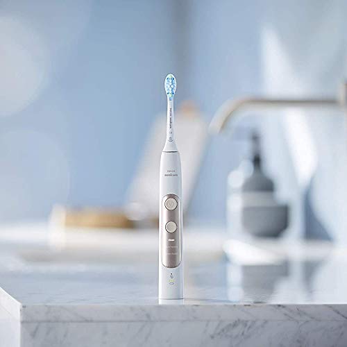Philips Sonicare ExpertClean HX9601/03 - Cepillo de dientes eléctrico con sensor de presión, reconocimiento inteligente de cabezal, 3 modos de limpieza y estuche de viaje, color blanco/oro