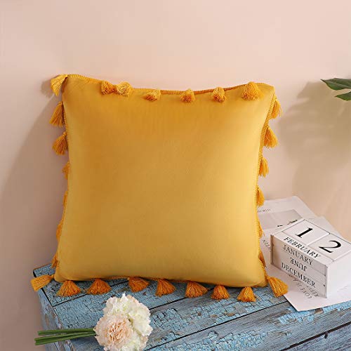 PiccoCasa - Funda de almohada con borlas de terciopelo suave, funda de almohada decorativa, funda de cojín para dormitorio y salón, 45 x 45 cm, color amarillo dorado