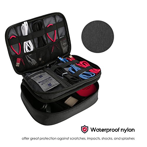 ProCase Organizador de Viaje para Electrónica, Bolsa de Almacenamiento de Capa Doble Caja de Transporte Universal para Equipo de Viaje iPad Mini Cables Cargador Adaptador Disco Duro y Más –Negro