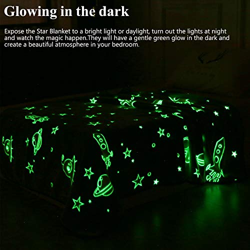 VIVILINEN Mantas Luminosas Que Brillan en la Oscuridad Mantas para Sofás de Felpa de Franela Manta Suave para Cama de Estrellas Lunas Astronautas Manta Cálida para Niños Niñas 127 * 152cm