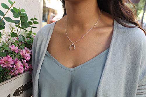 WANDA PLATA Colgante Media Luna Invertida para Mujer en Plata de Ley 925, Collar Cuerno, Gargantilla en Forma de Luna Creciente, Joyas de Moda Joven en Caja de Regalo