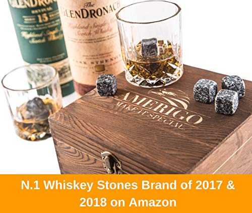 Whisky Piedras Set de Regalo y 2 Vasos de Whisky - Sea Diferente a la Hora de Elegir un Regalo - Reutilizables Cubitos de Hielo - 8 Whisky Rocks de Granito - Amerigo Whiskey Stones Gift Set