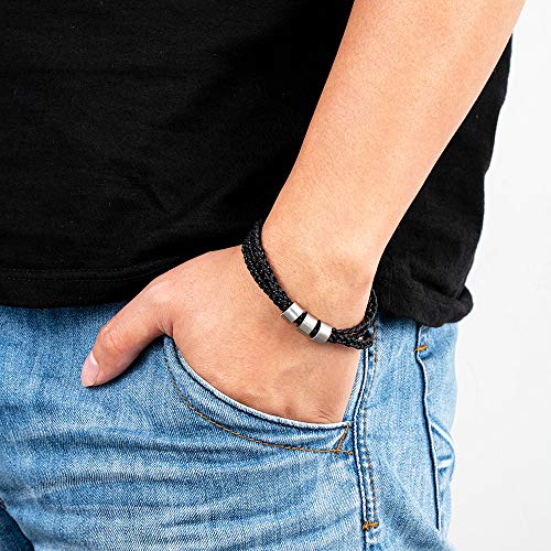XiXi Personalizado Pulsera para Hombre Cuero Pulsera con Nombre Grabado Acero Inoxidable Joyería Regalo para Día de San Valentín Dia del Padre Navidad (3 Nombre)