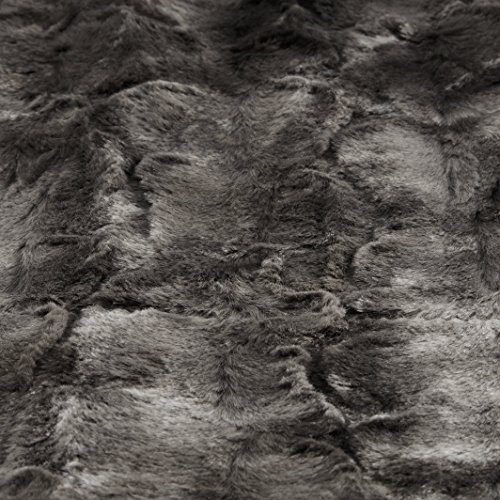 AmazonBasics - Manta de piel sintética, 150 x 200 cm, color gris
