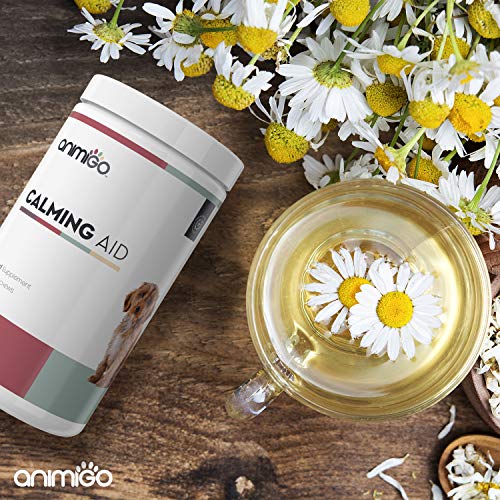 Animigo Calmante para Perros | Suplemento Tranquilizante Natural para Estrés y Ansiedad durante Viajes, Separaciones y Ruidos Fuertes como Fuegos Artificiales | Con Vitaminas y Minerales | 60 Cápsulas
