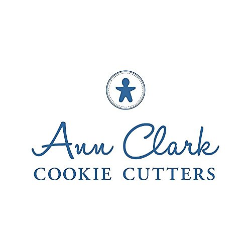 Ann Clark Cortadores de galletas de 3 piezas con diseño navideño y libro de recetas, camión vintage con árbol, bombillo ligero y suéter feo