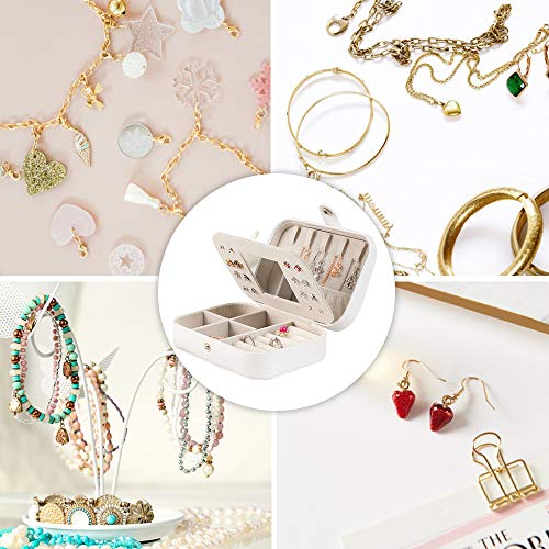 APERIL Caja Joyero Pequeña de PU, Joyero de Viaje Portátil, Joyero Viaje Cajas para Joyas Jewelry Organizer para Mujer para Anillos, Collares, Pulseras, Pendientes para Mujer (White)