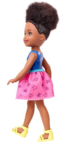 Barbie - Chelsea Muñeca Morena con Vestido Espacial (Mattel GHV80) , color/modelo surtido