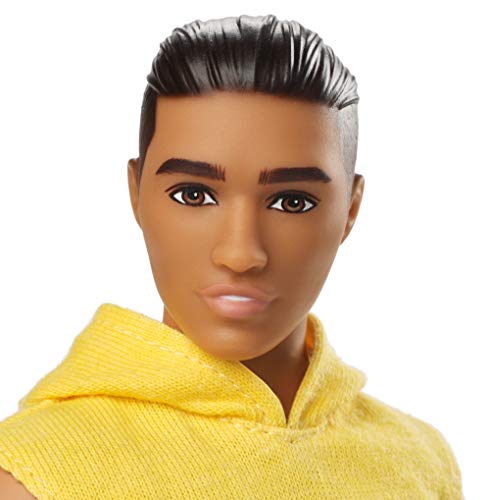 Barbie Fashionista - Muñeco Ken latino con Jersey New York, multicolor (Mattel GDV14) , color/modelo surtido
