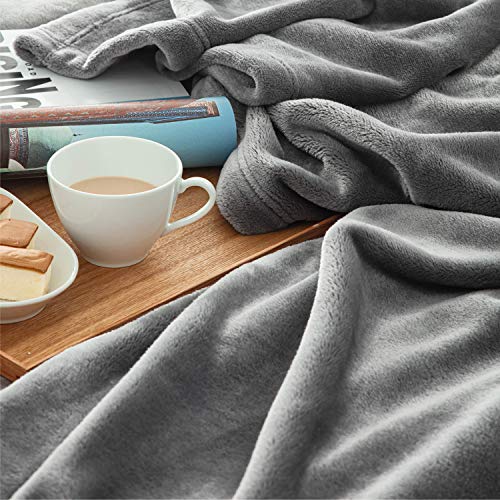 Bedsure Mantas para Sofás de Franela 220x240 cm - Mantas para Cama de 150/135 Reversible de 100% Microfibre Extra Suave - Manta Gris Transpirable
