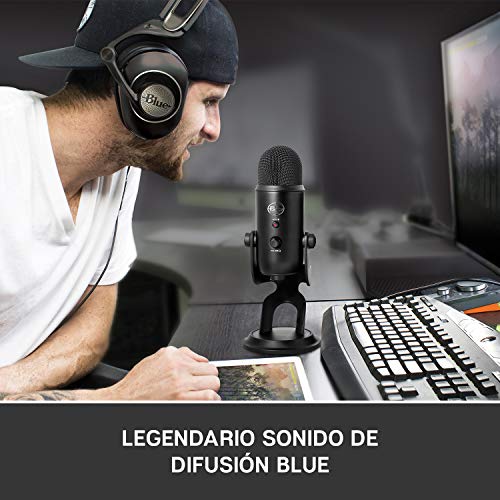 Blue Microphones Yeti - Micrófono USB para grabación y streaming en PC y Mac, 3 cápsulas de condensador, 4 patrones de captación, Salida de auriculares y control de volumen, color Negro (Blackout)