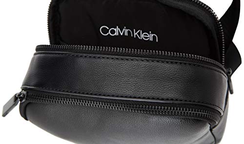 Calvin Klein - United Pu 2g Mini Reporter, Shoppers y bolsos de hombro Hombre, Negro (Blackwhite Black), 1x1x1 cm (W x H L)