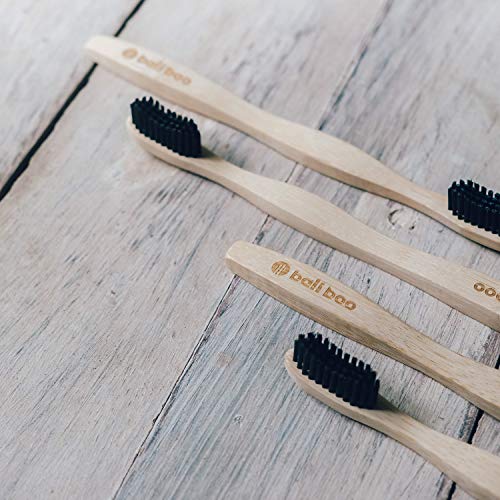 Cepillos de Dientes de Bambú de Bali Boo | Dureza DURA | Pack Familiar de 4 | Cepillo de Carbón Activado de Bambú | Blanqueador de Dientes Natural | Cepillo de Dientes Ecológico y Biodegradable