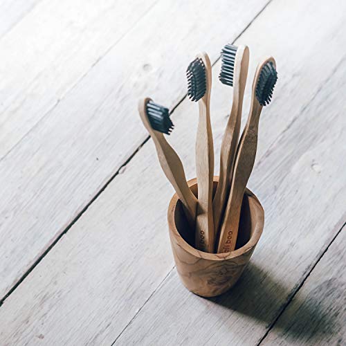 Cepillos de Dientes de Bambú de Bali Boo | Dureza DURA | Pack Familiar de 4 | Cepillo de Carbón Activado de Bambú | Blanqueador de Dientes Natural | Cepillo de Dientes Ecológico y Biodegradable