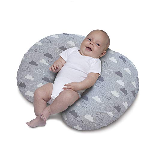 Chicco Boppy- Cojín de lactancia algodón, ergonómico, indeformable y optima adaptabilidad, de 0 a 12 meses, estampado nubes gris clouds, almohada de lactancia