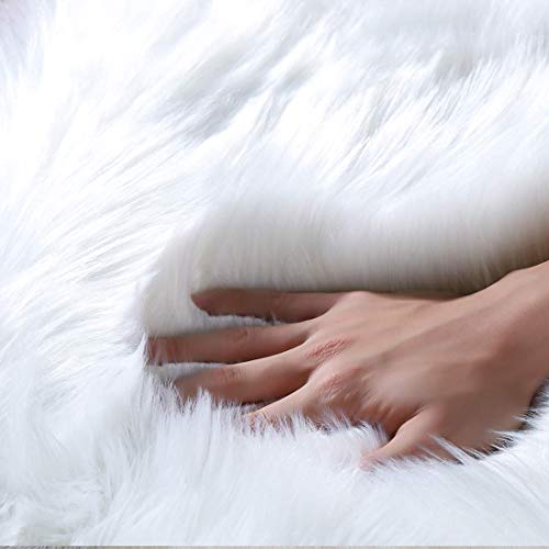 Cumay Piel de Imitación, Artificial Alfombra, excelente Piel sintética de Calidad Alfombra de Lana ，Adecuado para salón Dormitorio baño sofá Silla cojín (Blanco, 70 x 135 cm)