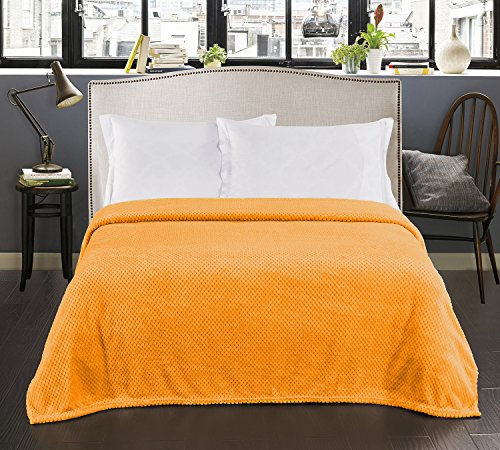 DecoKing 66218 Kuscheldecke 150x200 cm Orange Decke Microfaser Wohndecke Tagesdecke Fleece weich sanft kuschelig skandinavischer Stil Henry